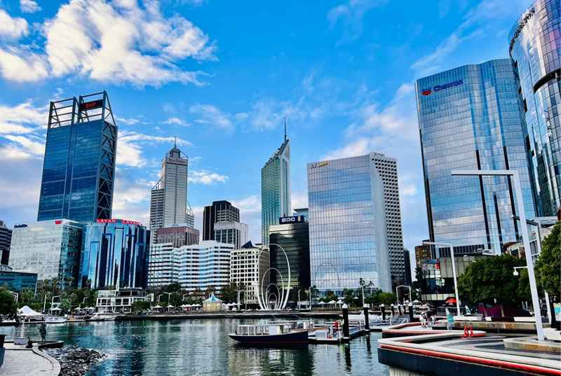 全世界最孤独的城市Perth_2_Man_Up_in_the_Air_来自小红书网页版(1)